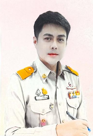 นายสัญญลักษณ์ อยู่รักษ์